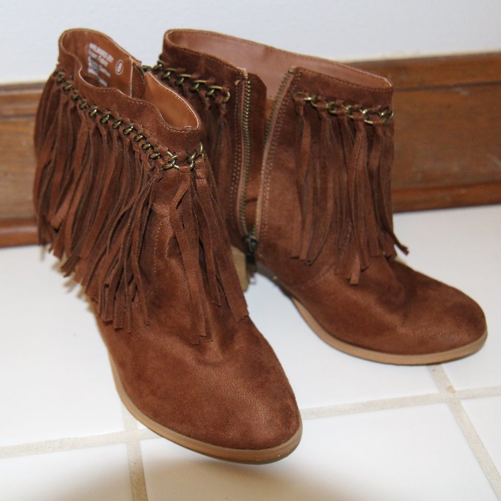 NOT RATED MOHEGAN BOOT